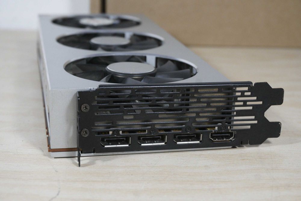 Radeon VII 16GB HBM2 AMD Radeon видеокарта (има забележки)/вкл. ДДС