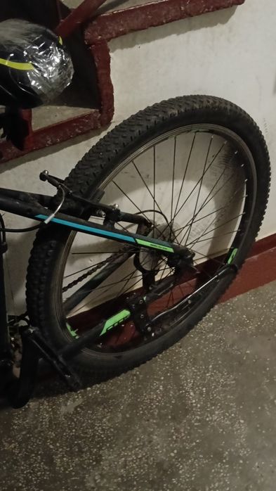 Vând bicicletă MTB Cross  în stare bună cu roți de 27.5 cu frâne pe saboți