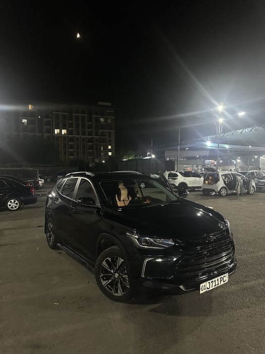 Tracker 2 Premier Plus ( qora, panarama lyuk ) 2024