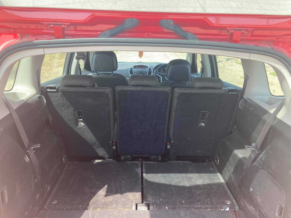 Седалки салон опел зафира турер