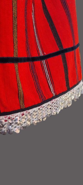 Автентична женска носия