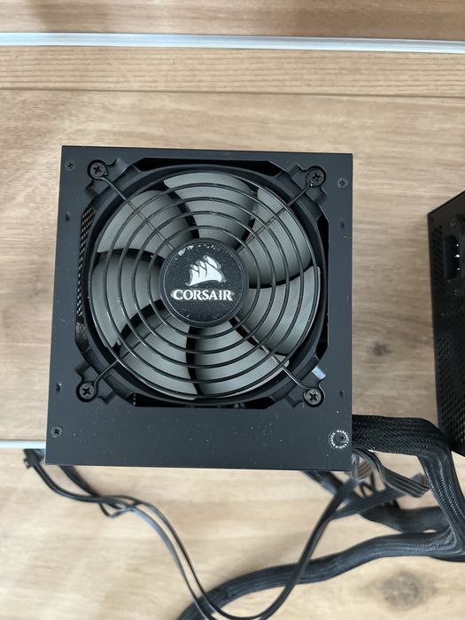 Sursă Corsair TX750M 750W 80+ Gold – Semi Modulară