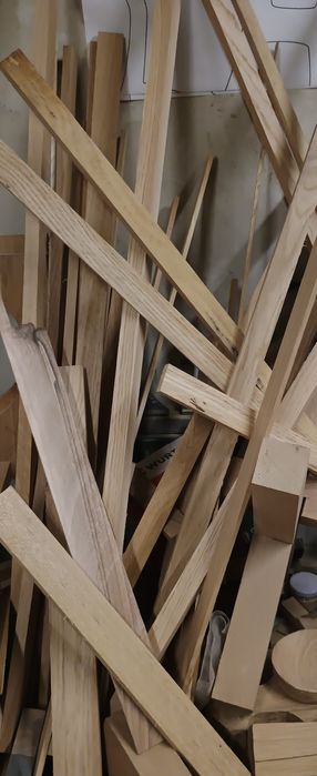 Парчета и изрезки от суха  дъбова дървесина