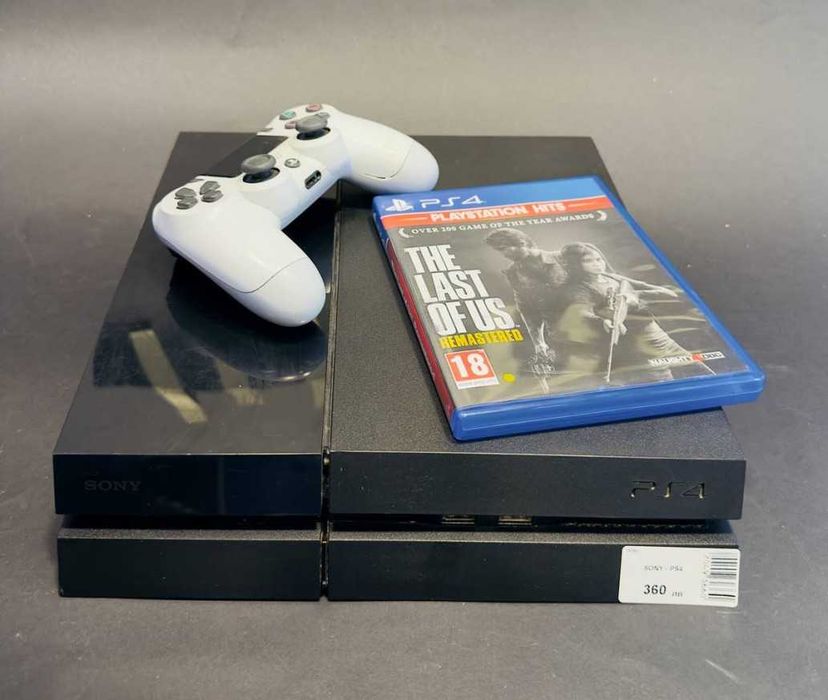 Конзола SONY PS4 с 1бр. джойстик и 1бр. игра