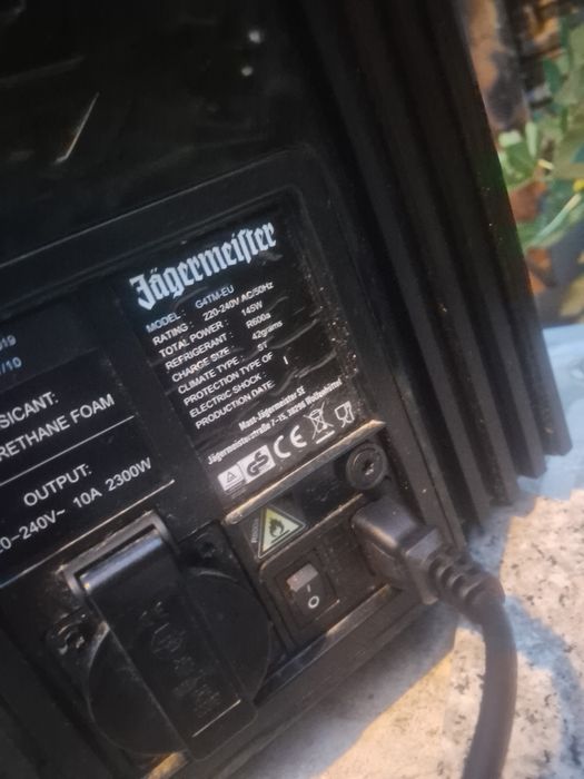 Vând dozator jagermeister