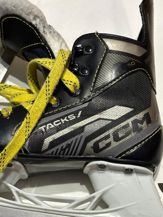 Продам коньки детские для хоккея