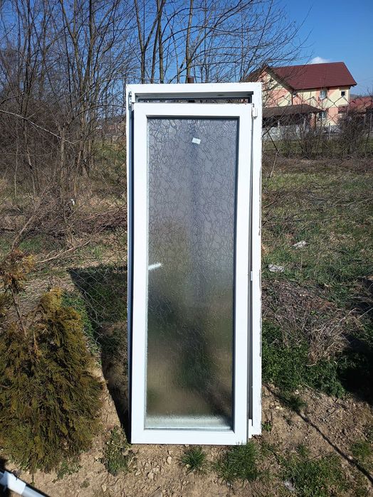 Vând ușa termopan alba