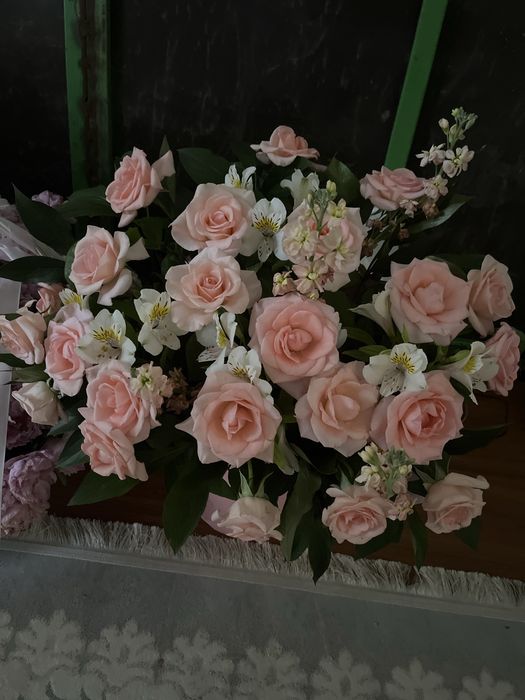 Букеты и цветы бу