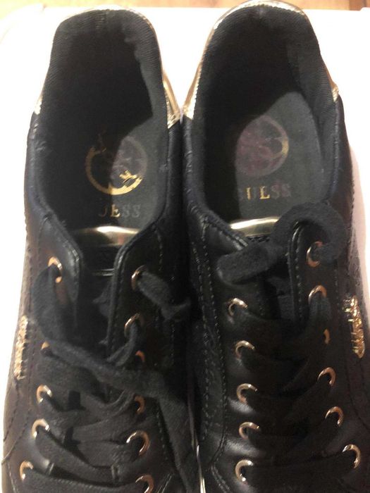 Guess сникърси 30лв