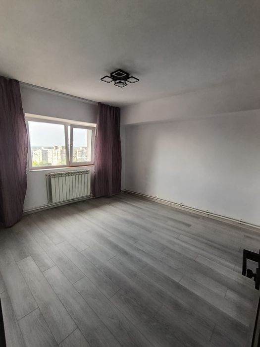 Apartament 3 camere decomandat de vânzare