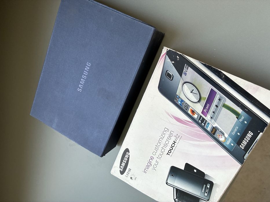 Продаем старый телофон samsung с кробкой и чехлом