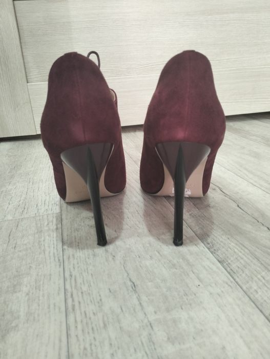 Продам ботильоны замшевые.