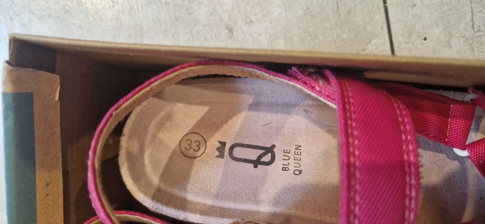 Sandale fetite mărimea 33