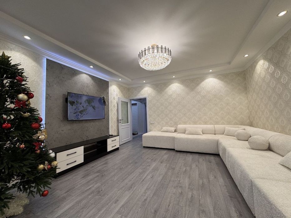 Срочно продаётся 4 ком Ойбек метро Космонавтов