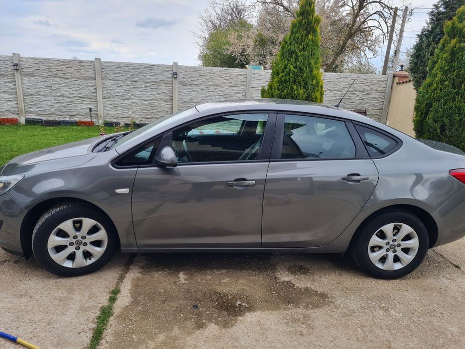 Opel astra j sedan