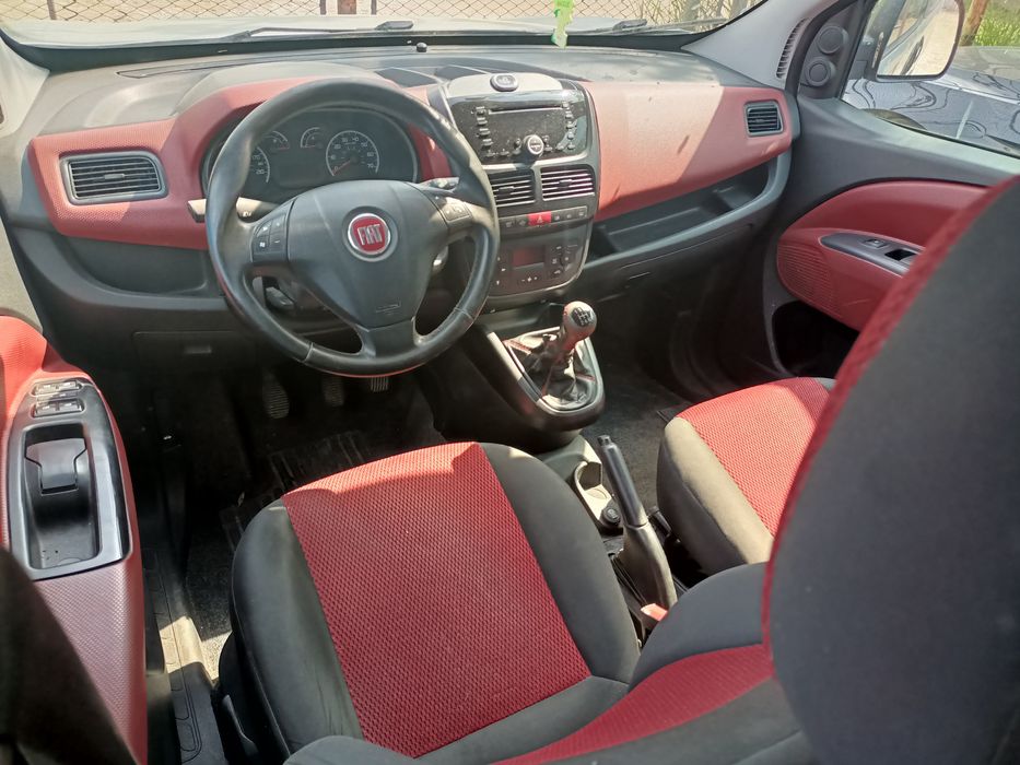 Vînd Fiat Doblo , motorizare de 1,3 diesel , euro 4  , an de fabricație 2011   cu 21000  km .