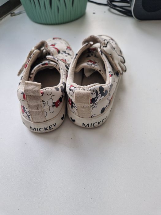 Adidasi mărimea 28 model Mickey