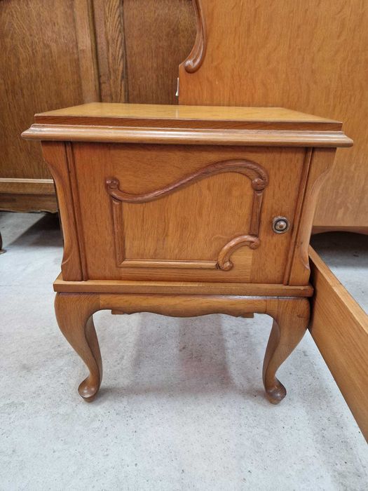 Спалня с два броя нощни шкафчета