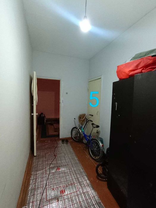 5ти комнатная квартира на 2 этаже с 6ти метровым балконом, Супер