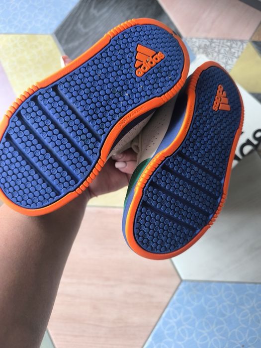 Детски маратонки Adidas номер 27