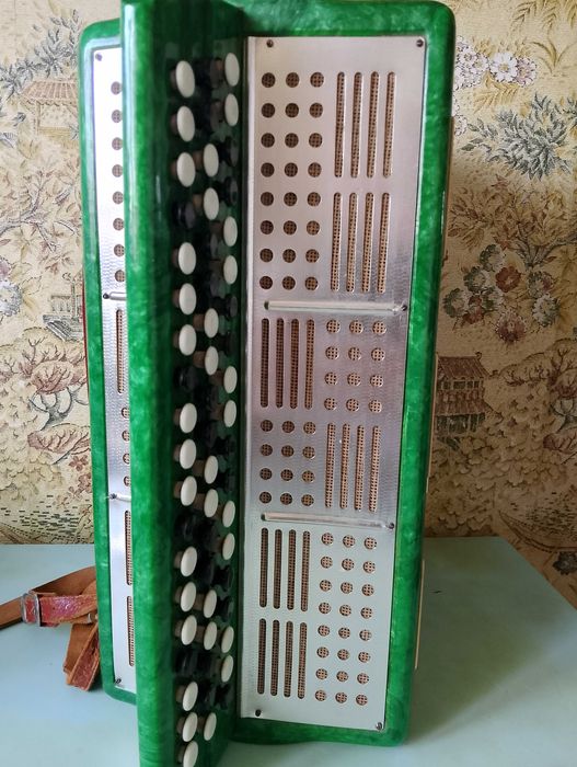 Продам баян Эра .