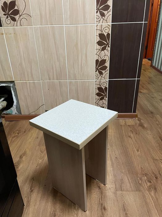 Продаётся кухонный стол