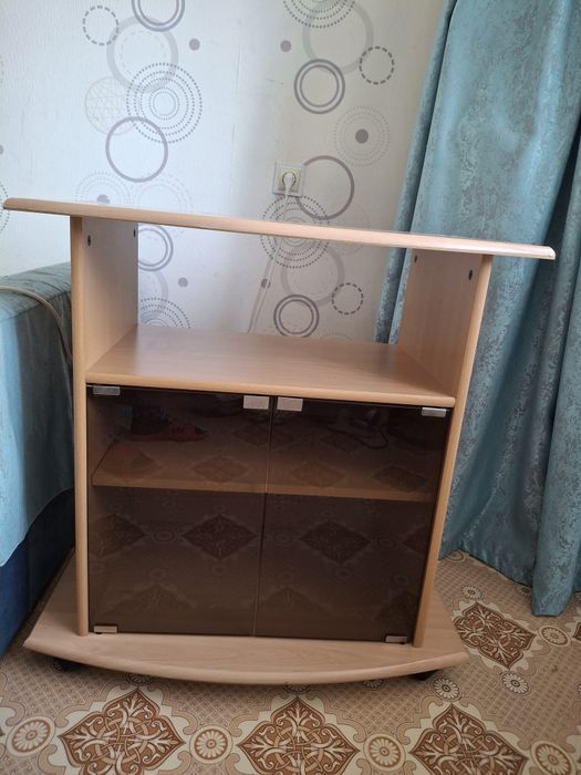 Продам тумбу под телевизор