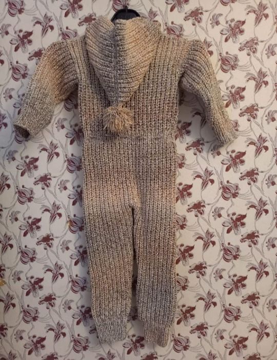 Детский вязаный комбинезон