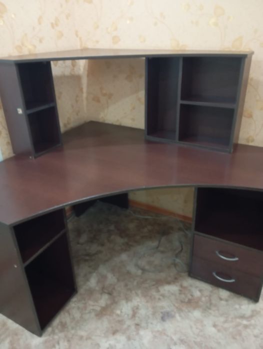 Продам компьютерный стол недорого