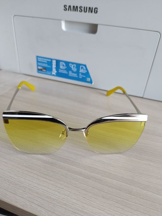 Очки солнцезащитные