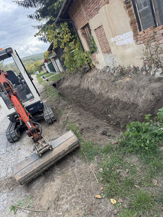Услуги с Мини Багер,Бобкат,Тристранен самосвал,Пътна помощ.