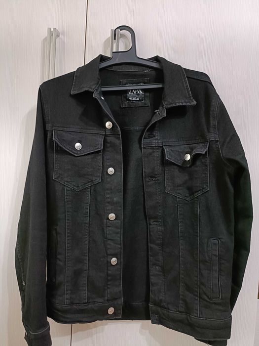 Geaca de blugi neagră