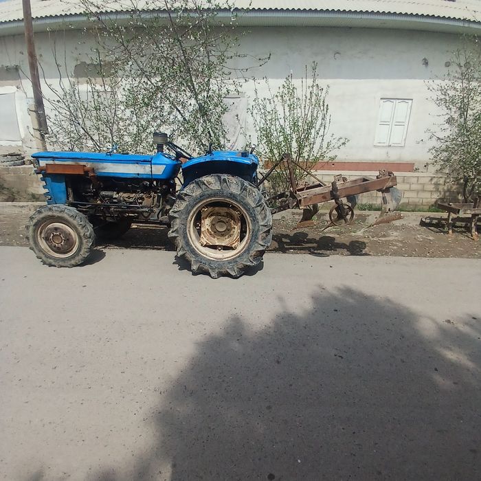 Traktor sotiladi