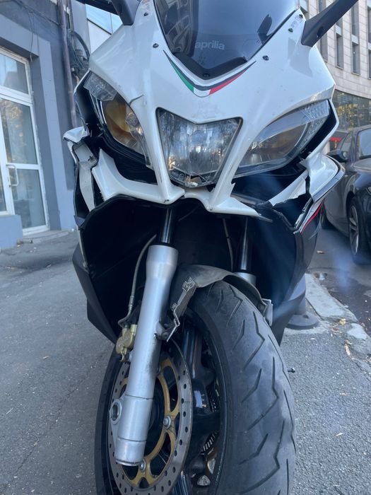 Se VAND doua Aprilia SRV 850 an 2013