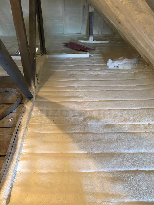 Aplicare spuma poliuretanica si poliurea