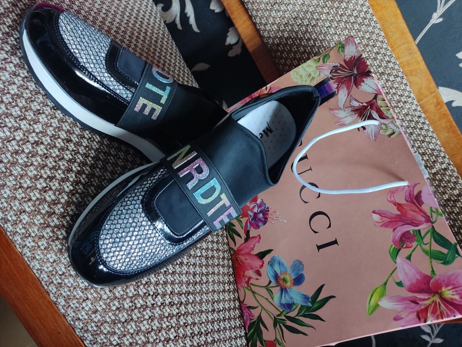 Стильные, универсальные кроссовки,можно на вечер,прогулку, тренировку