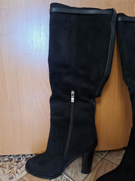 Женские замшевые сапоги