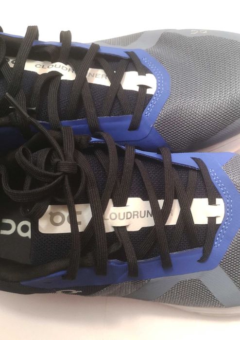 Vand pantofi sport ON, marimea 42, purtati o data