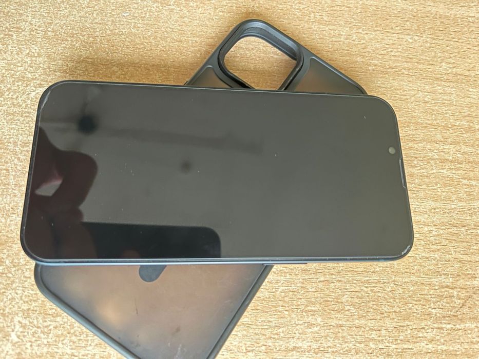 Продам 13 айфон в отличном состоянии