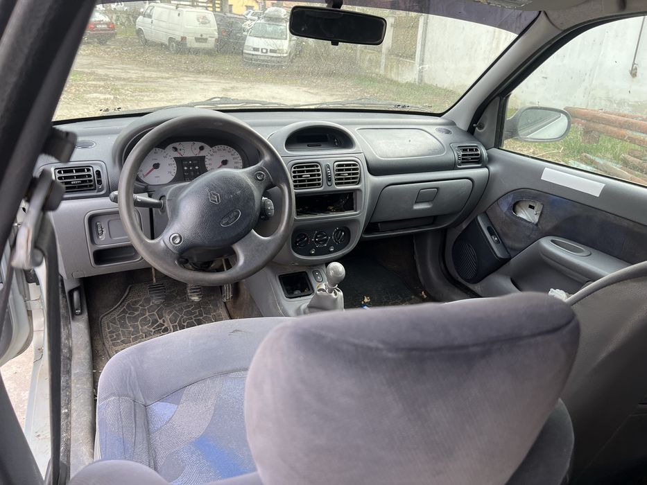 Vand sau schimb clio 1.2 benzina