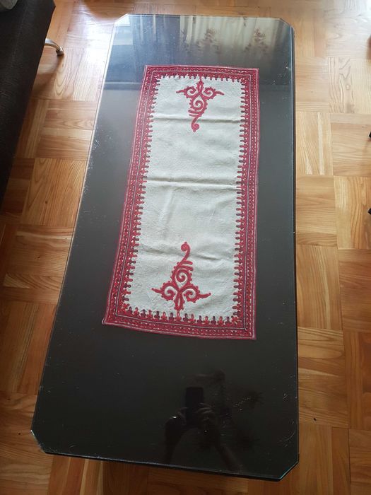 Холна ниска маса масивно дърво със стъкло