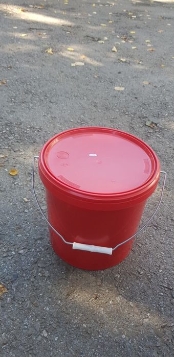 Găleți plastic cu capac 10 şi 5 litri