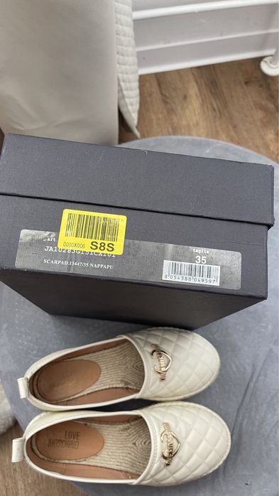 Еспрадрили Moschino