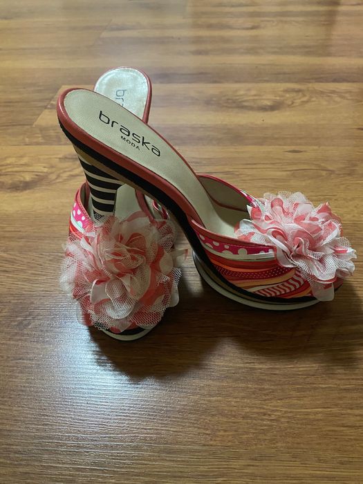 Модельные босоножки