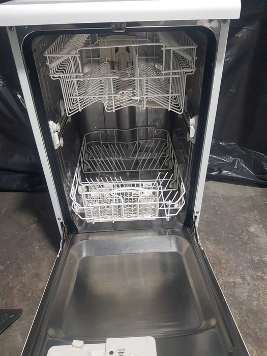 Съдомиялна Whirlpool, отлично състояние, 9 комплекта