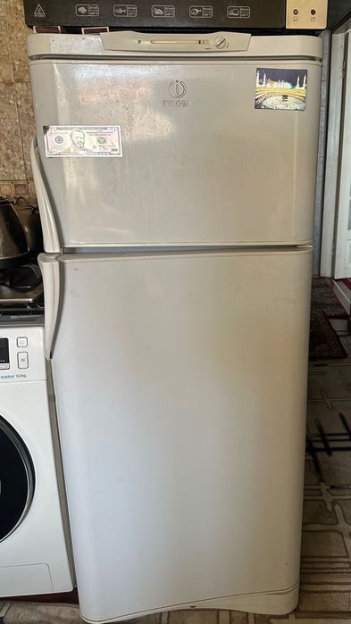 Indesit холодильник