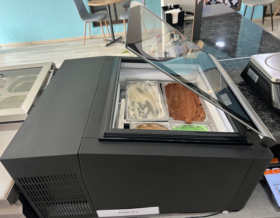 Настолна витрина за сладолед