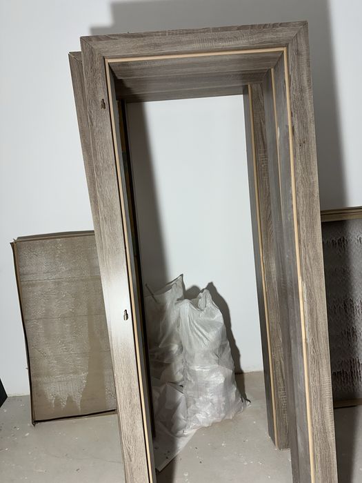 Usi interior cu toc, pervaz, balamale si maner- 5 bucati