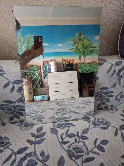 Продам зеркало новое размер 40×60 см.