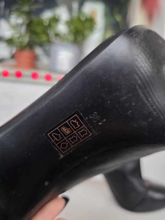 Ghete Guess piele naturala